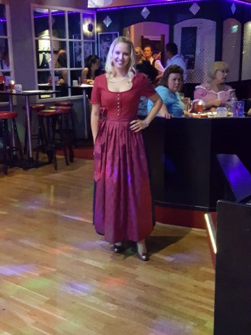 Modenschau Leo-Dirndl