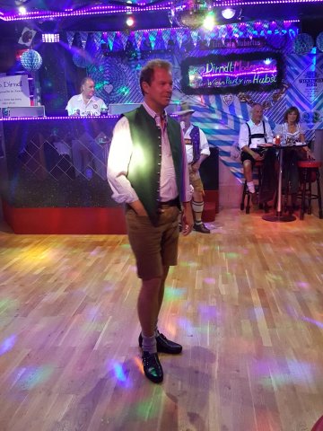 Modenschau Leo-Dirndl