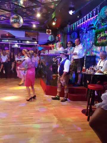 Modenschau Leo-Dirndl