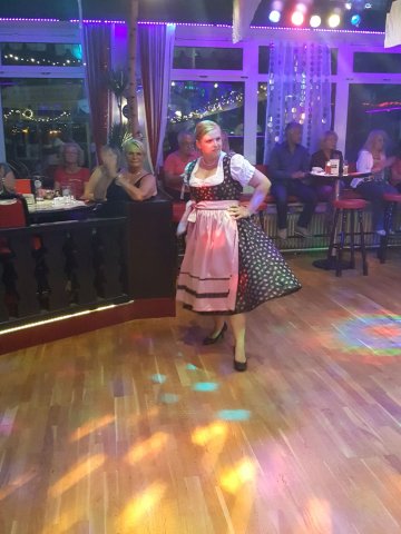 Modenschau Leo-Dirndl