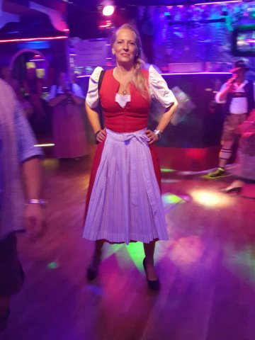 Modenschau Leo-Dirndl