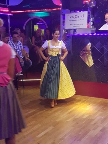 Modenschau Leo-Dirndl
