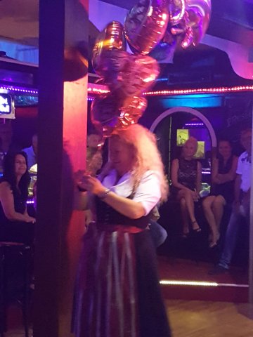 Modenschau Leo-Dirndl