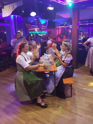 Modenschau Leo-Dirndl