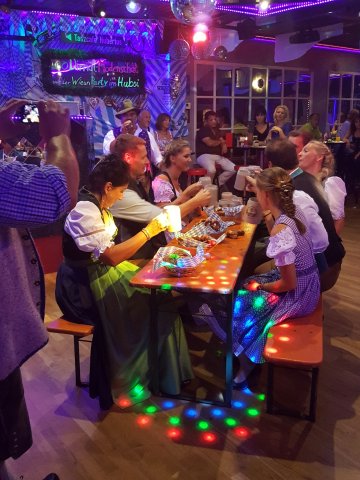 Modenschau Leo-Dirndl
